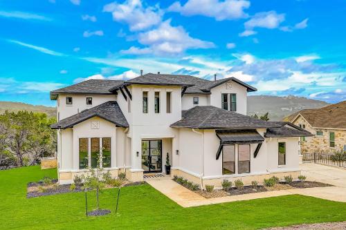 Leander Casa | Dream on Devil's Cove