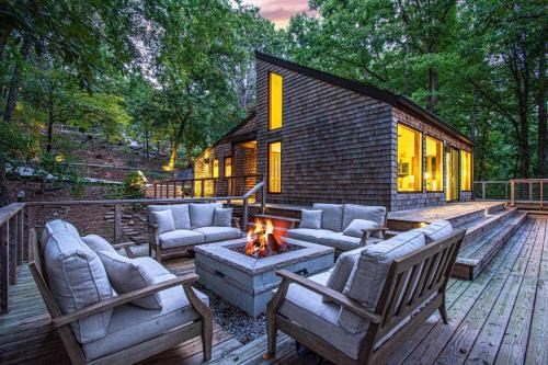 Mountain Creek Casa | Dream Retreat with Hot Tub, FirePit, Grill and only 15 min to Downtown Chattanooga