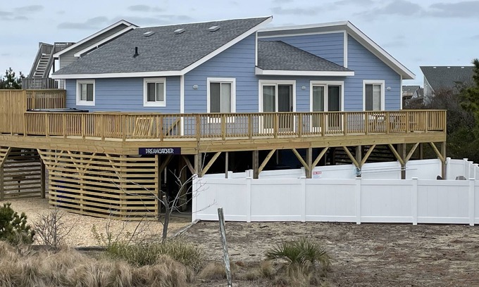 Duck Cabaña | Dreamcatcher in Duck*Pool*Hot Tub*Beach Block