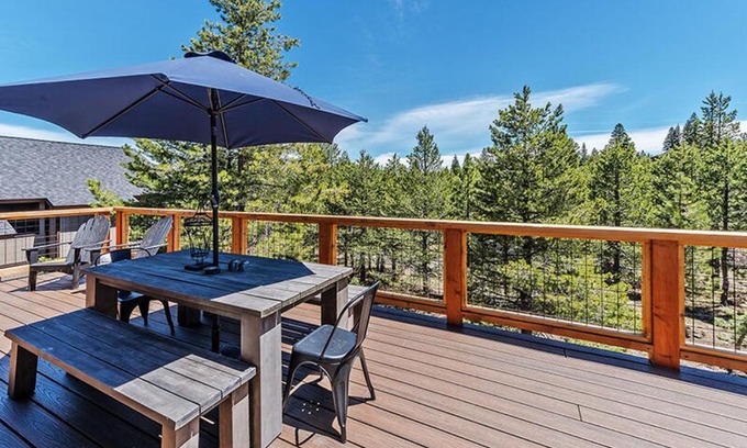 Truckee Casa | Dreams and Streams by Tahoe Mountain Properties