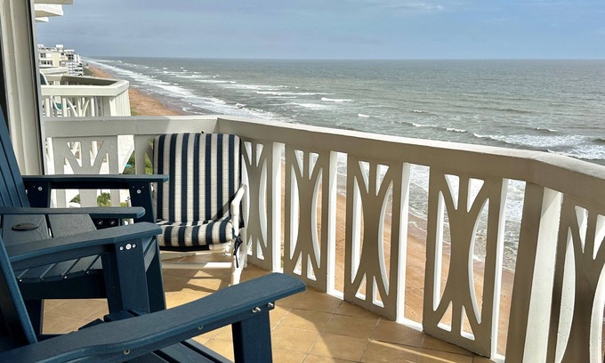 Ormond Beach Condominio | Dreams Come True! Charming 2-bedroom beachfront condo in delightful Ormond Beach