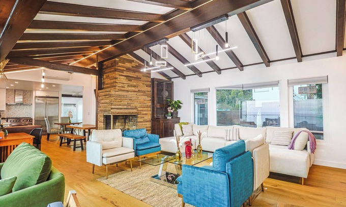 Pacific Palisades Casa | Dreamy beach house w/ direct ocean access, panoramic views, and a jacuzzi.