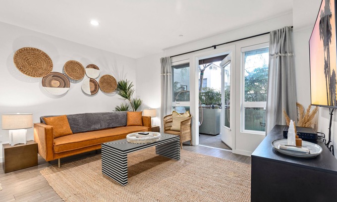 Carthay Circle Condominio | Dreamy Bohemian Hideaway in LA