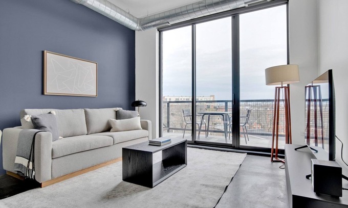 Wicker Park Apartamento | Dreamy Bucktown 1BR w/ BBQ, Roof & Outdoor firepit, by Blueground