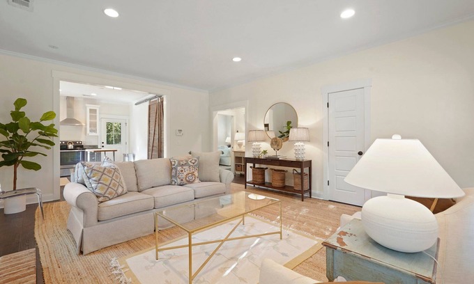 Isle of Hope Historic District Casa | Dreamy Coastal Chic Isle of Hope Bungalow By Lucky Savannah