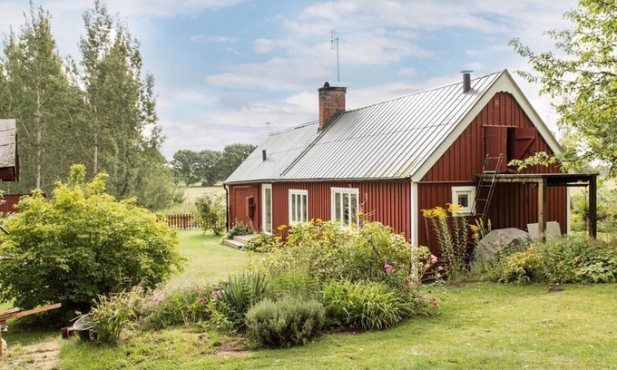 Fjalkinge Cabaña | Dreamy Cottage with Fireplace, Close to Swimming, Fishing, and Hiking Trails