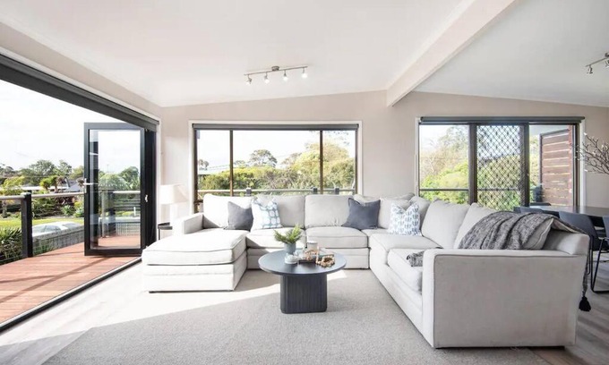 Dromana Casa | Dreamy Dromana Family Getaway - with Jacuzzi
