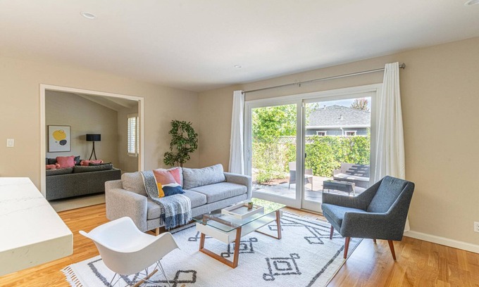 Waverly Park Casa | Dreamy Mountain View 4BR w/ Backyard & Vaulted Ceilings, by Blueground