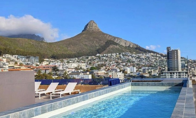 Sea Point Villa | Dreamy new 1 bed with epic rooftop deck & pool