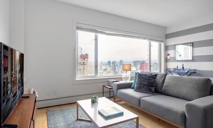 Lower Nob Hill Apartamento | Dreamy Nob Hill Studio w/ Sauna, Gym, City View by Blueground