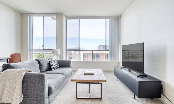 North Beach Apartamento | Dreamy North Beach 1BR w/ Gym & Pool, near TJ + MUNI, by Blueground