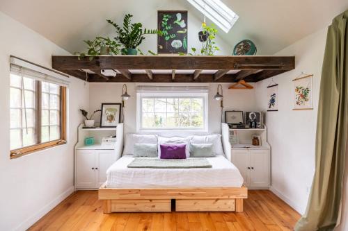 South Nashville Casa | Dreamy Tiny House Cottage with Hot Tub and Garden Patio