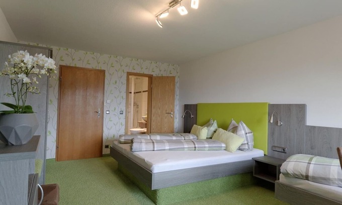 Hagnau Apartamento | Dreibettzimmer mit Dusche/WC
