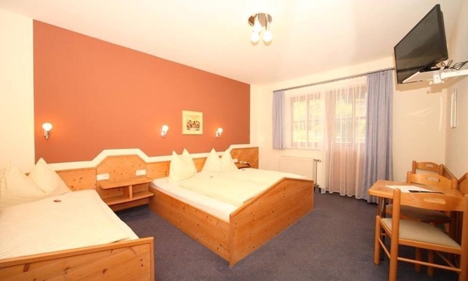 Haus im Ennstal Cama Y Desayuno | Dreibettzimmer mit Bad, WC - HP - Golf- und Skipension Krug