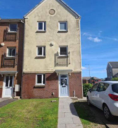 Port Talbot Casa | Driftmark Beachfront location Aberavon Beach Sea Views Large Driveway parking private site fibre optic wi fi