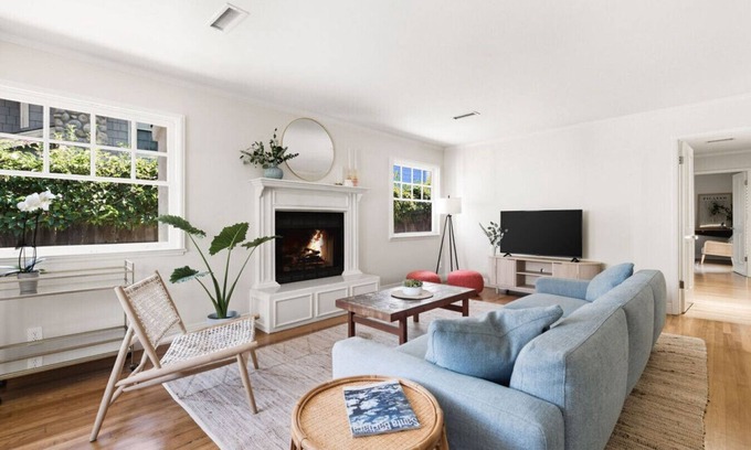 East Mesa Casa | Driftwood Club - 5bd, BBQ, Minutes from Beach