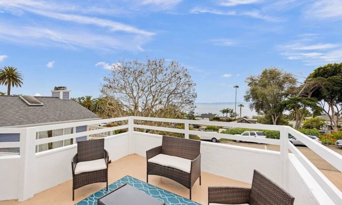 Summerland Apartamento | Driftwood Club - The Narrows! A Summerland Beach Home