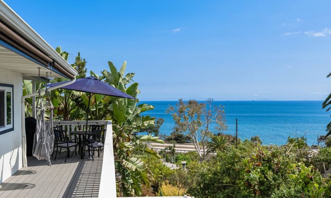 Summerland Apartamento | Driftwood Club - Lillie's Oceanview Retreat (Pet Friendly)