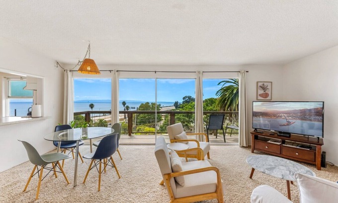 Summerland Apartamento | Driftwood Club - Oceanview 2bedroom on Lillie Ave!