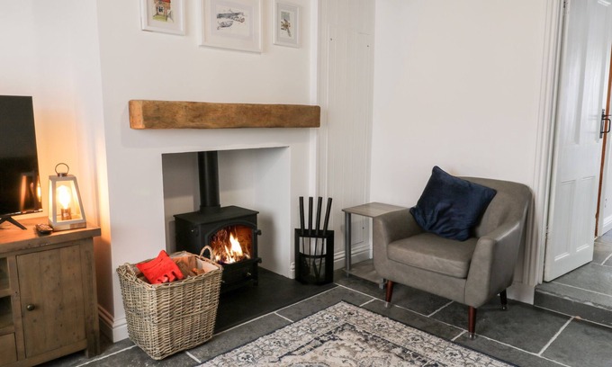 Hinderwell Cabaña | DRIFTWOOD COTTAGE, pet friendly, with open fire in Hinderwell