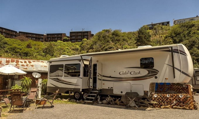 Fort Bragg Casa | En Noyo Harbor - NUEVO remolque de viaje / cubierta amueblada, impresionantes vistas y sonidos