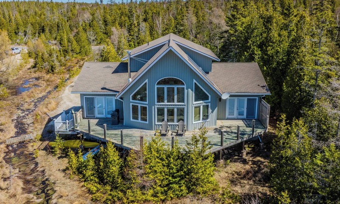 Tobermory Cabaña | Driftwood: Luxe Lakefront Retreat w/ Sauna & AC - Tobermory