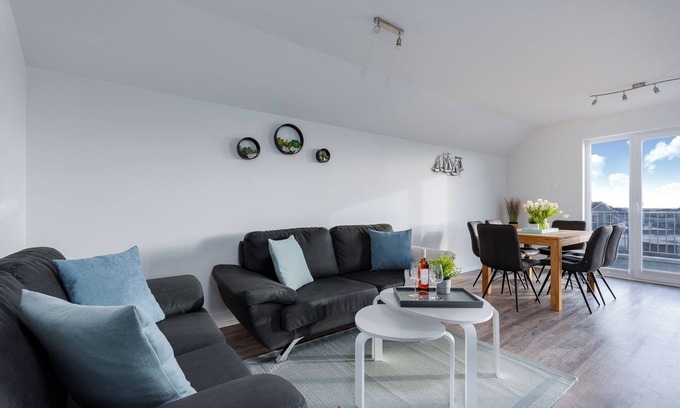 Olpenitz Apartamento | Driftwood- near the Baltic Sea, harbor view in 2nd row, bathtub, fireplace