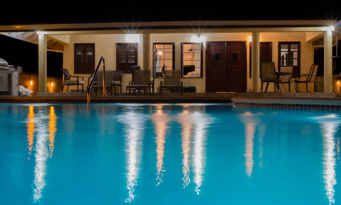 Canaan Villa | Driftwood85 es una villa de tres dormitorios con todas las comodidades y una gran piscina de agua salada