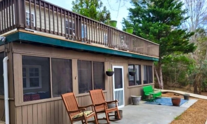 Huddleston Villa | Driveway to Huge covered dock, Wifi, Firepit, Screened In porch
