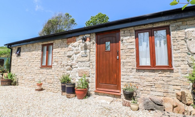 St Just Cabaña | DROG PENN, pet friendly, with a garden in Tregeseal