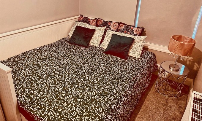 Drogheda Casa | Drogheda Comfort Double Room + Extra Mattress, Near Centre City