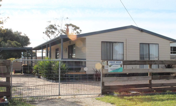 Loch Sport Casa | Drop Bear Cottage - Pet Friendly
