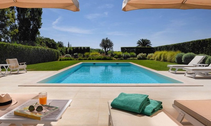 Portimao Villa | Villa de Lujo en el Campo Cerca de Portimão con Piscina, Jardines y Concierge