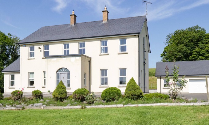 Belturbet Cabaña | DRUMLANEY, pet friendly, with open fire in Belturbet, County Cavan