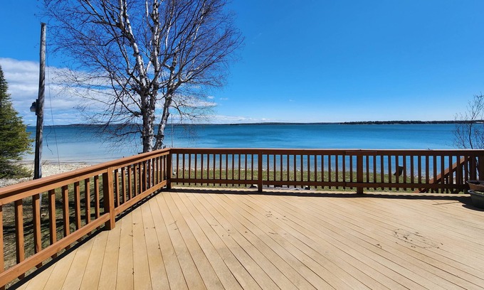 Drummond Casa | Drummond Island Vacation Homes - Clearwater