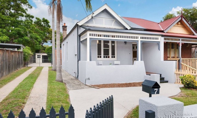 Drummoyne Casa | Drummoyne Character Home - Yard, Parking, Central, and in Quiet street