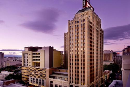 Downtown San Antonio Hotel | Drury Plaza Hotel San Antonio Riverwalk
