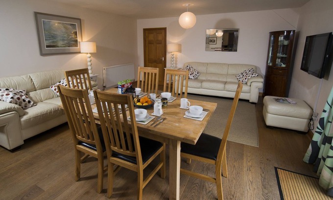 Rhyd-y-clafdy Cabaña | Drws Nesa - sleeps 6 guests in 3 bedrooms