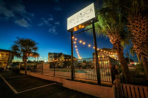 Carolina Beach Hotel | Dry Dock Inn