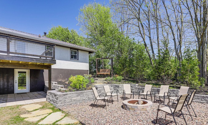 Dry Ridge Casa | Dry Ridge Farmhouse w/ Hot Tub + Game Room!