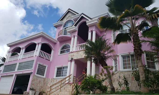 Mandeville Casa | DSH Vacation Rooms & Rentals Queen