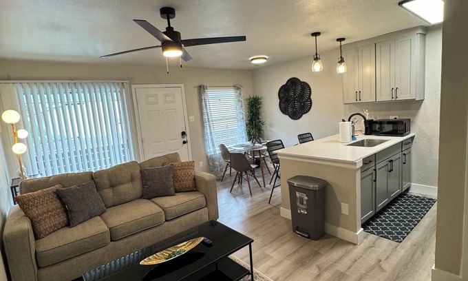 Park Central Apartamento | DT Dallas Cityscape Chic l 1BD