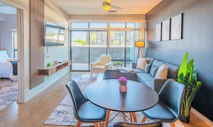 Evans Churchill Apartamento | Homey DT PHX Apt | Gym, Pool & Parking Included