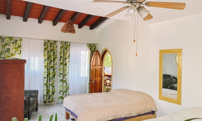Emiliano Zapata Apartamento | DT Puerto Vallarta - Bright Apt w/ Sunny Patio & Views - Mins to Beach