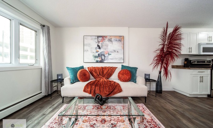 Downtown Edmonton Apartamento | DT River Valley Condo | King Bed | Wifi |