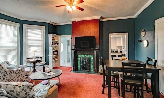 Clarksville Apartamento | ❤DT Victorian Apt C❤~2br~Walk to DT/APSU~Firepit❤