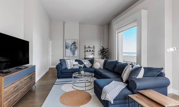 The Loop Condominio | Dtown Penthouse 11+Parking, Gym, Pvt Patio, Pool
