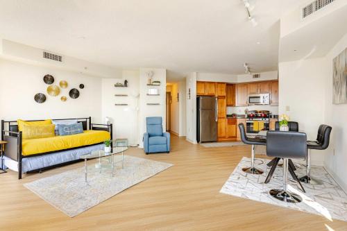 Downtown Casa | DTSS LuxePad 2BED 2BATH Washington DC Balcony Views, Gym, Pool, Free Parking