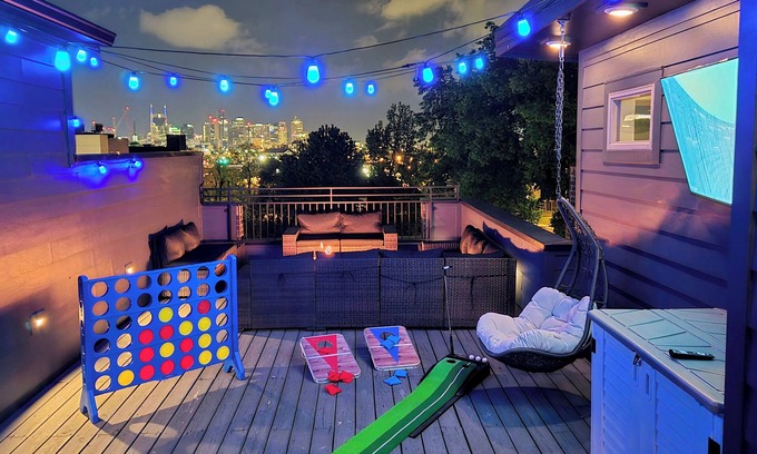 East Nashville Casa | ★ Dual Townhome, 8-bedrooms, Skyline Views, 1 mile to Titans Stadium ★