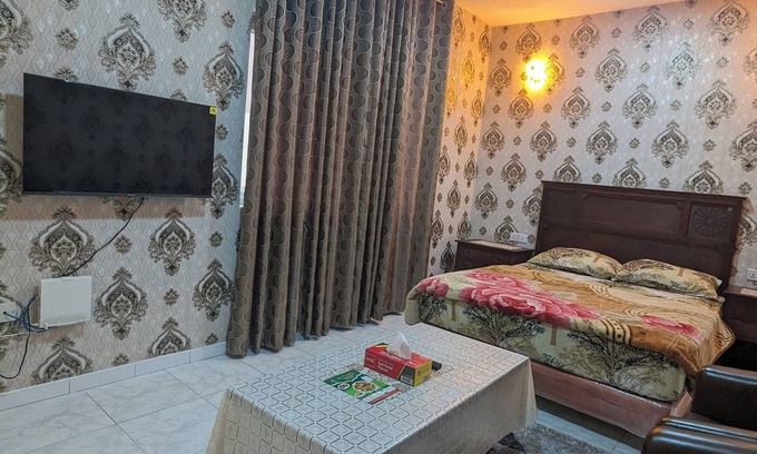 Deira Apartamento | - Dubai Deira: Short-Term Rooms, Great Value -Explore Our Options & Reserve Now!
